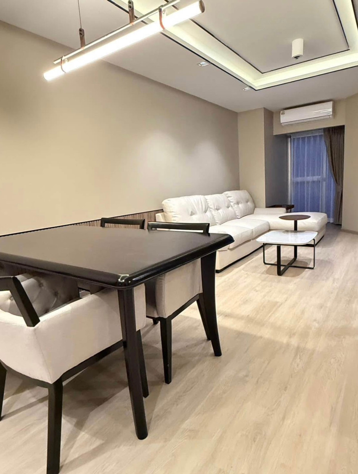 ขายคอนโดวิทยุ ชิดลม หลังสวน : ขายด่วน Pet Friendly Condo Wittayu Complex 93 ตร.ม. 2 ห้องนอน ราคาถูกสุดในตึก 5.5 ล้าน Yield มีโอกาสสูงถึง 6-8%  ราคา: 5,500,000 บาท 