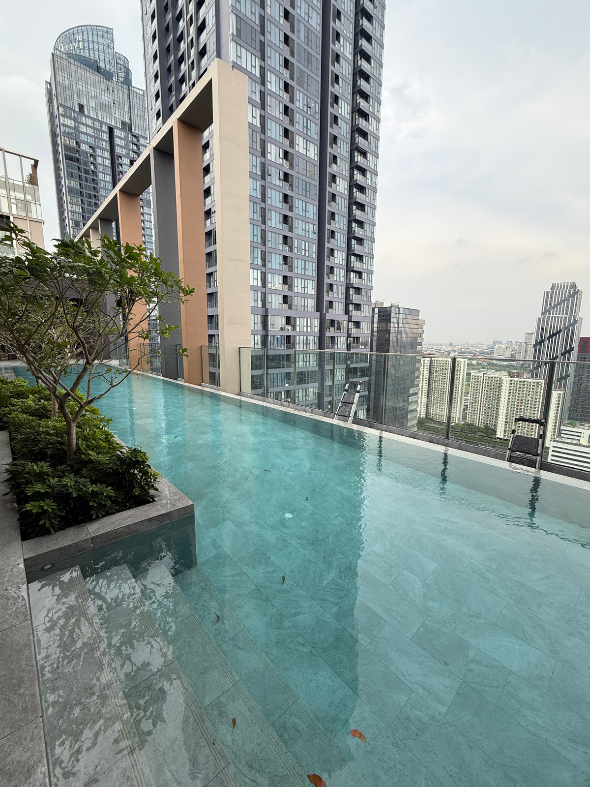 For RentCondoRama9, Petchburi, RCA : 🔥For Rent Now🔥 Noble New District R9, brand new condo, fully furnished and ready to move in, near MRT Rama 9.