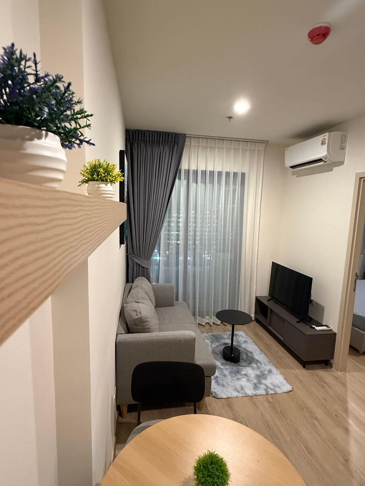 For RentCondoRama9, Petchburi, RCA : 🔥For Rent Now🔥 Noble New District R9, brand new condo, fully furnished and ready to move in, near MRT Rama 9.