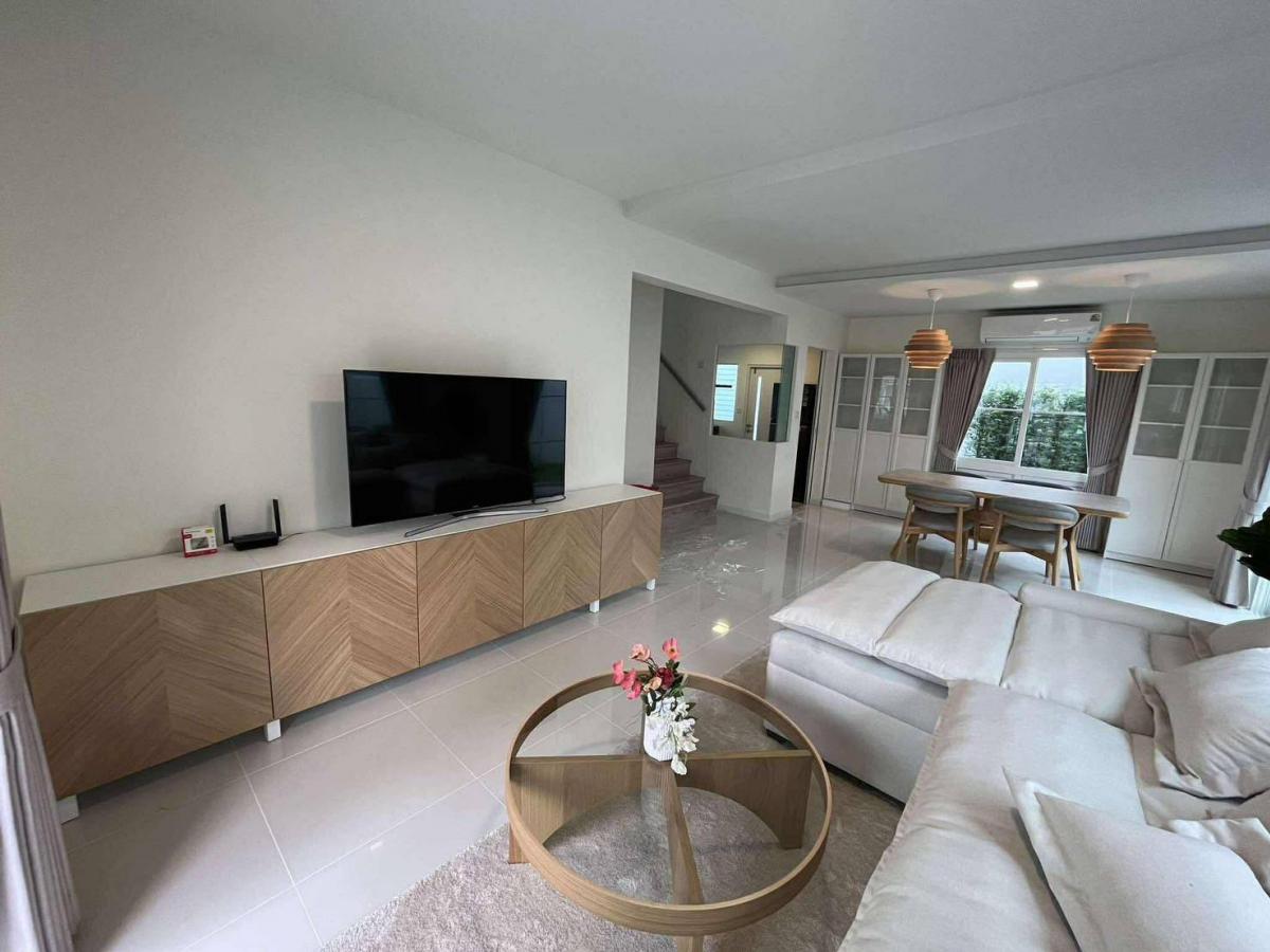 For SaleHouseBangna, Bearing, Lasalle : Townhome Villaggio 3 Srinakarin-Bangna, luxury design, prime location. Awesome price, ready to move in immediately. Invest or live, definitely worth it.