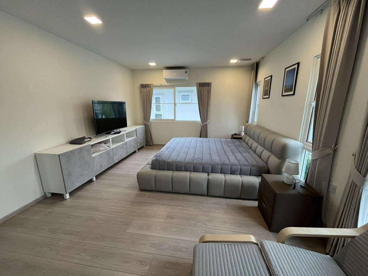 For SaleHouseBangna, Bearing, Lasalle : Townhome Villaggio 3 Srinakarin-Bangna, luxury design, prime location. Awesome price, ready to move in immediately. Invest or live, definitely worth it.