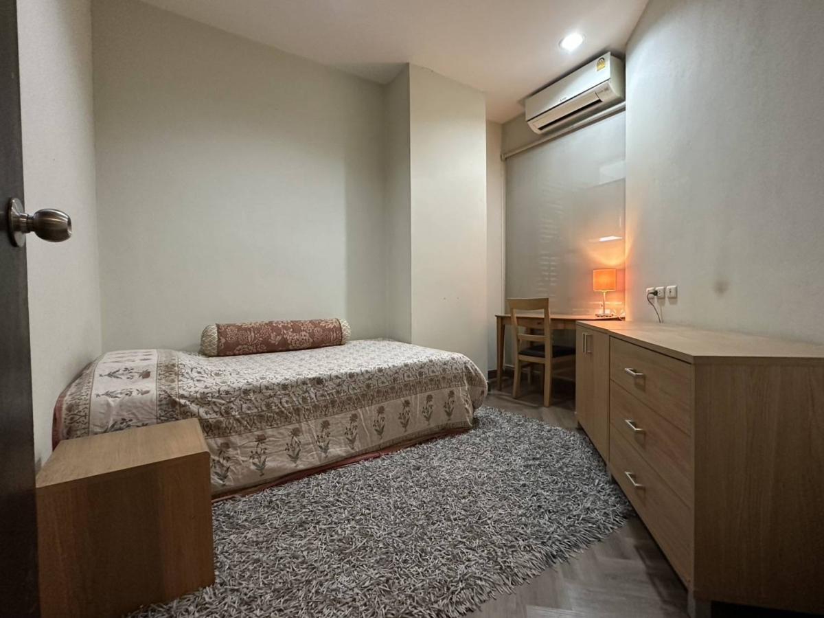 For RentCondoSamut Prakan,Samrong : 03/04/2026, 🌟 For rent: Citi Smart Sukhumvit 18 condo | 2 bedrooms, 73 sq.m. in the heart of Asoke 🌟
Connected to BTS/MRT, close to shopping and famous schools, only 35,000 Baht/month! 0642748883