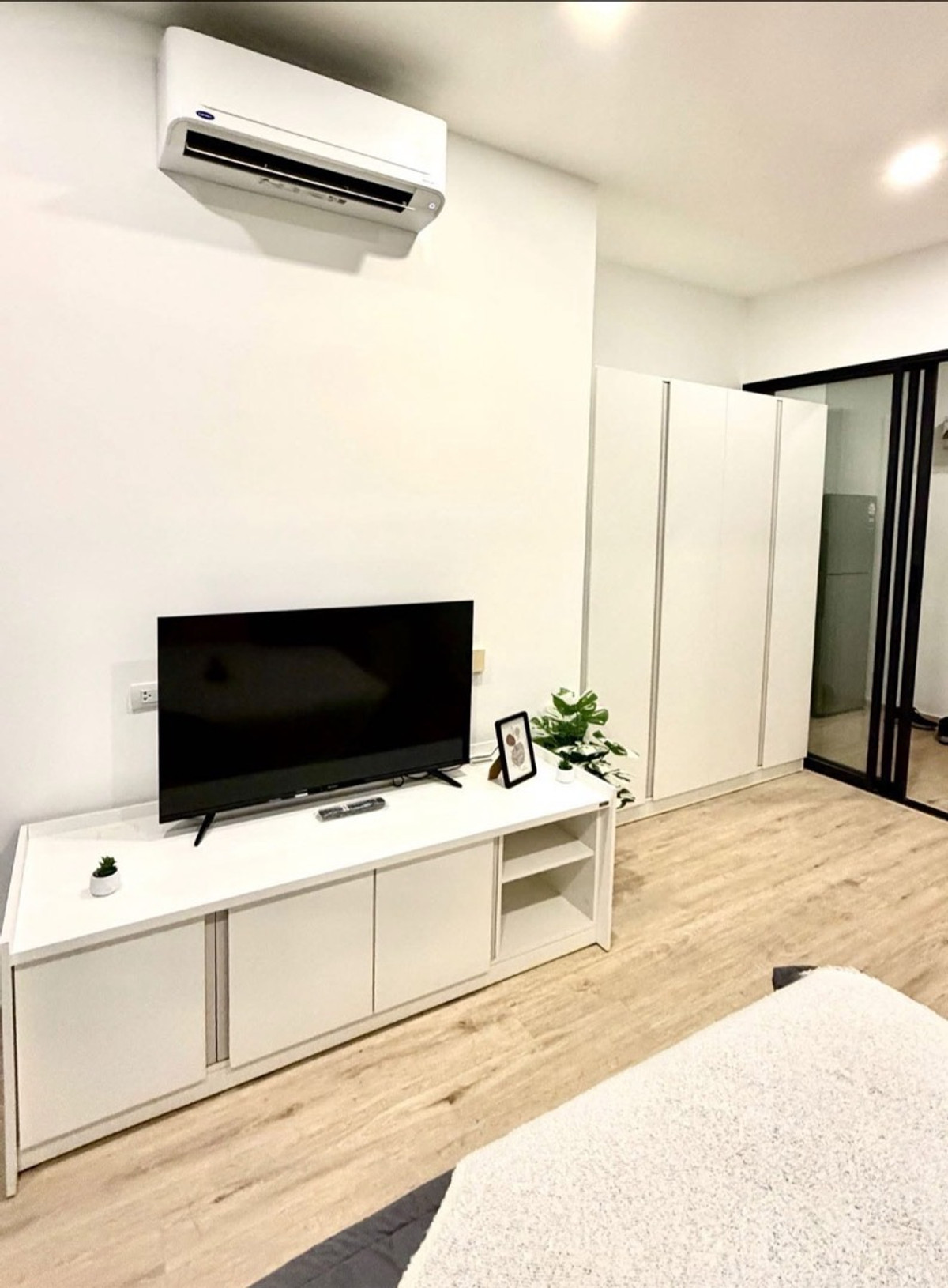 For RentCondoPattanakan, Srinakarin : For rent, beautiful room, ready to move in, next to the BTS.