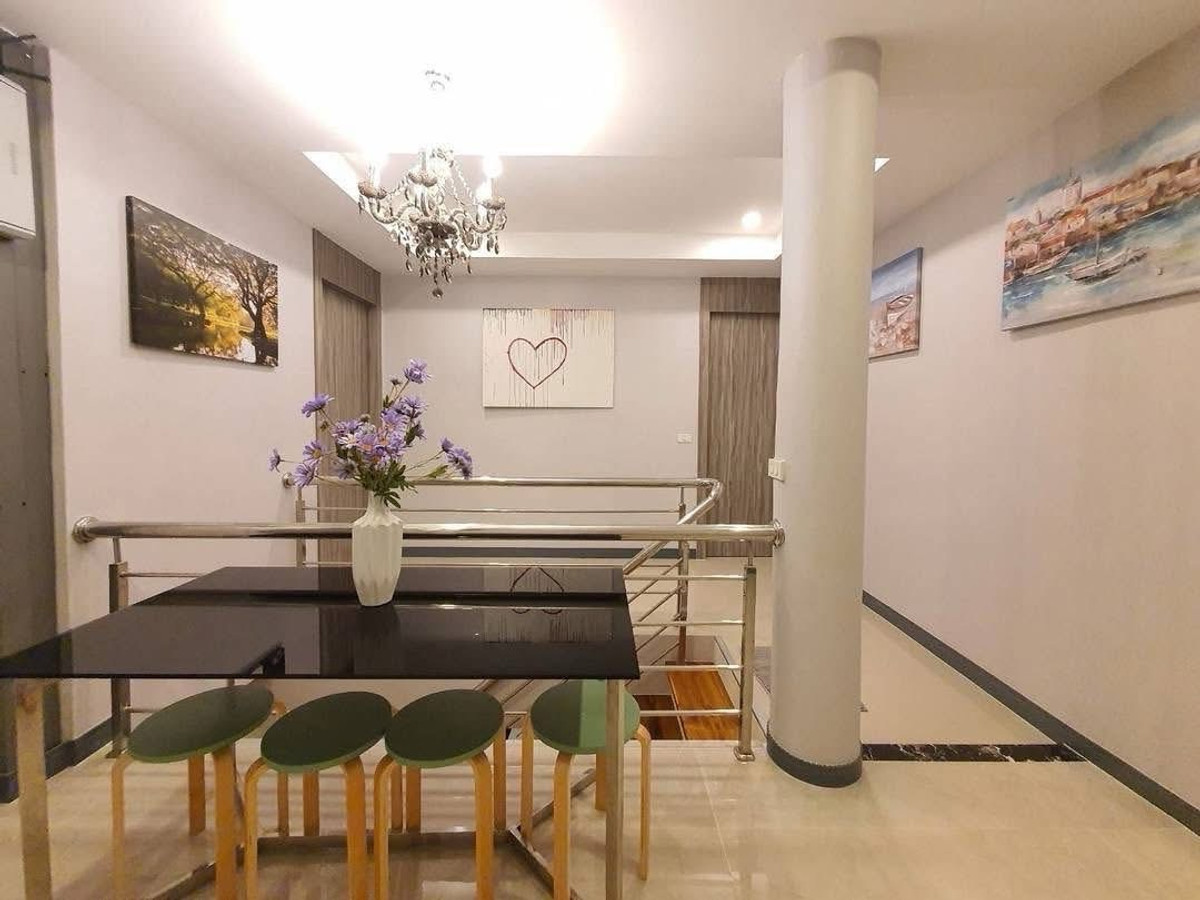 ขายพัทยา บางแสน ชลบุรี สัตหีบ : Pool Villa with 3 stories For Sale !!! South Pattaya 