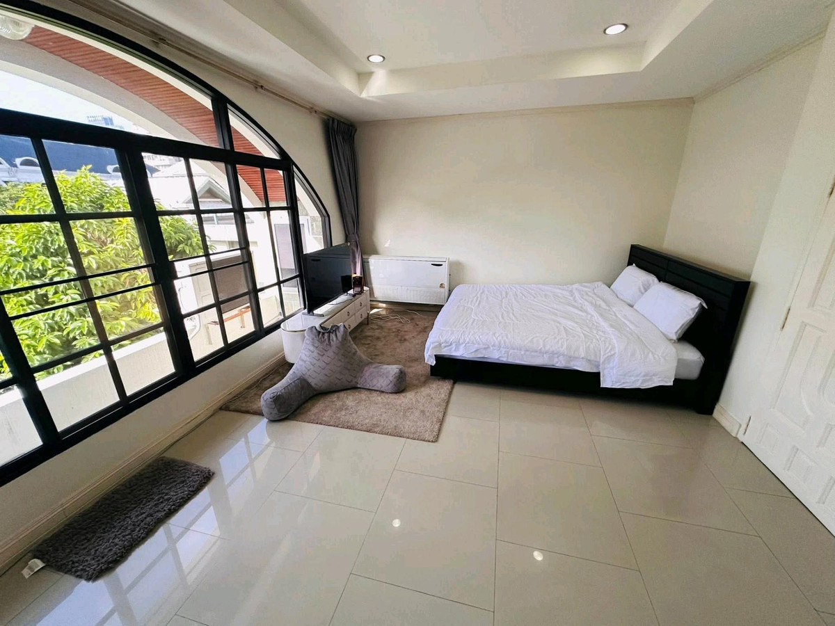 ให้เช่าทาวน์โฮมสุขุมวิท อโศก ทองหล่อ : 📌 ทำเลดี เดินทางสะดวก เข้า–ออกได้หลายเส้นทาง ทั้งสุขุมวิท อโศก เอกมัย ทองหล่อ