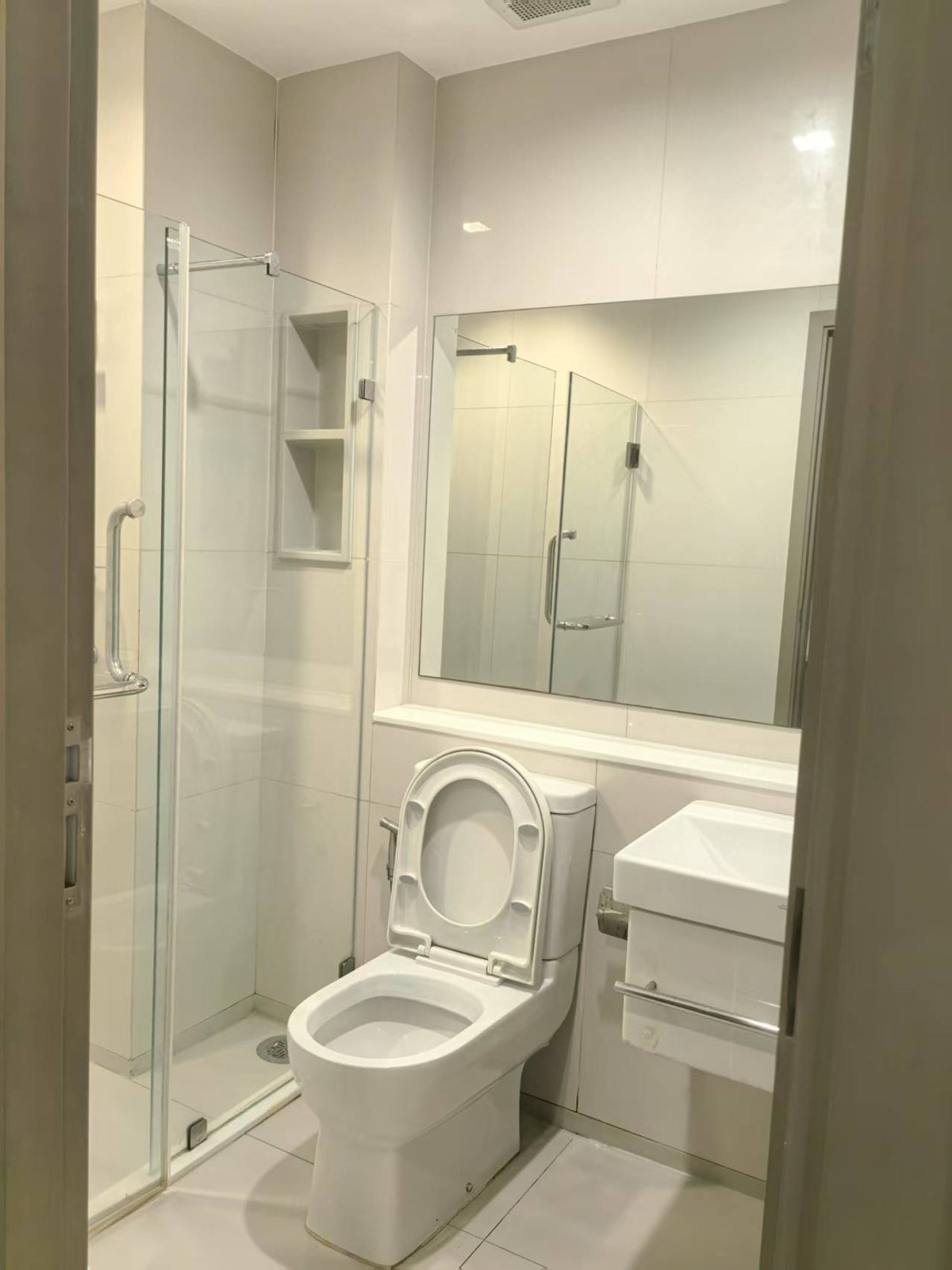 ให้เช่าคอนโดพระราม 9 เพชรบุรีตัดใหม่ RCA : [For Rent] Life Asoke Rama 9 | 1BR 28 sq.m | Floor 20 | 18,000 THB | Ref: T2119 | LINE: @323gqmho | Tel: 064-831-5424