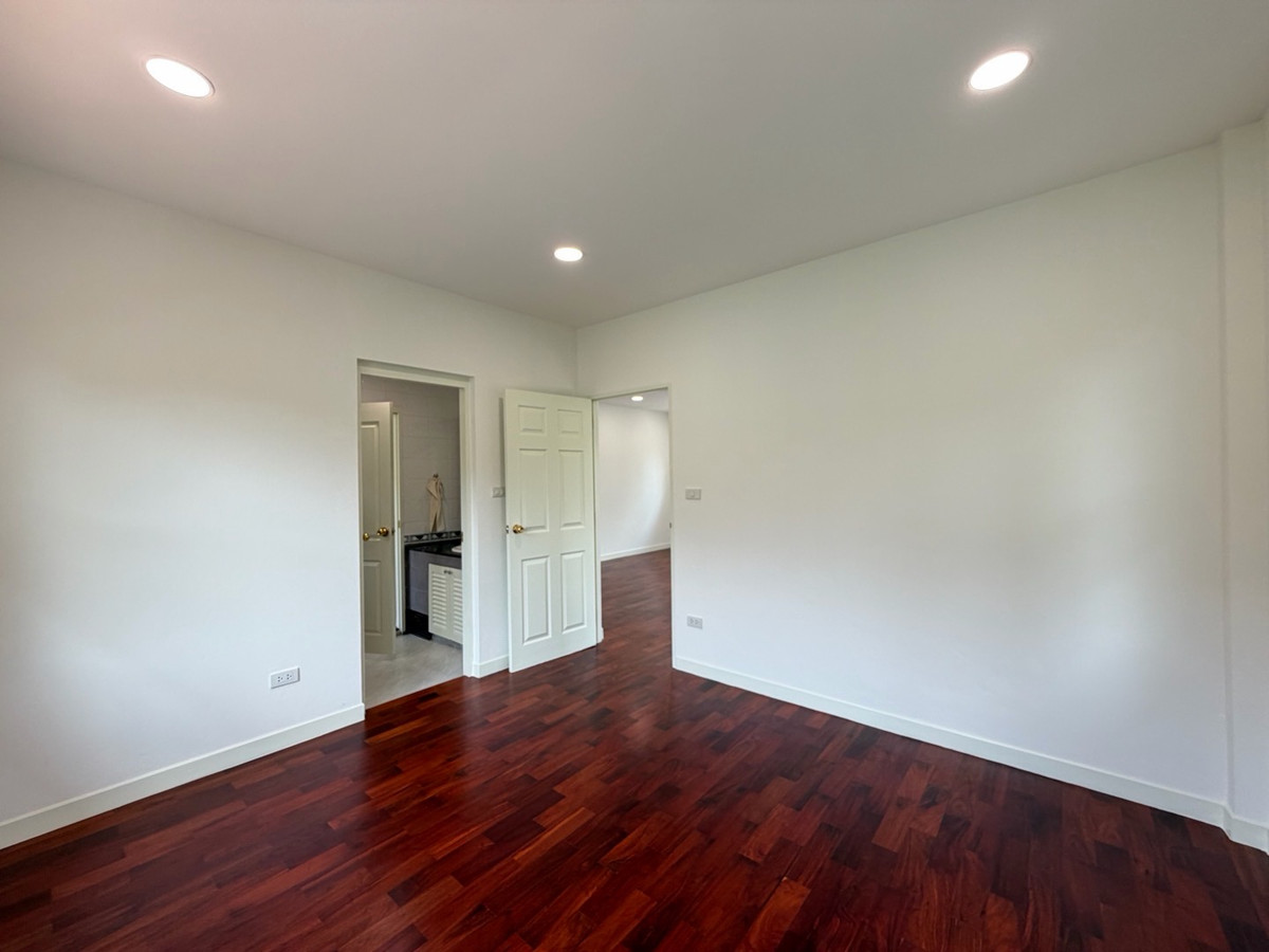 For SaleHouseKasetsart, Ratchayothin : Nantawan Watcharaphon - Phahonyothin ✨ Newly renovated entire house, white, clean, luxurious, ready to move in.