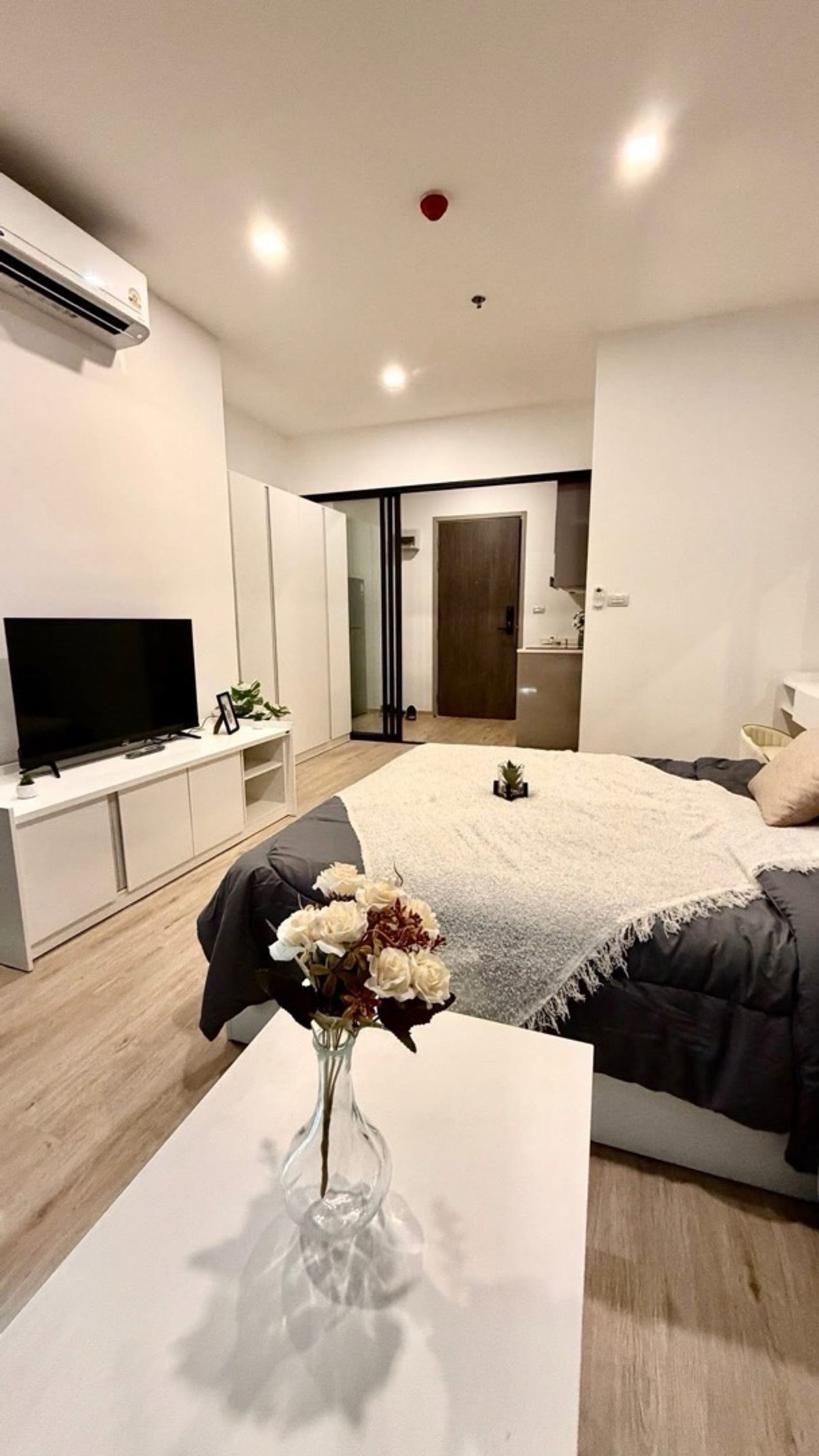 For RentCondoPattanakan, Srinakarin : For rent, beautiful room, ready to move in, next to the BTS.