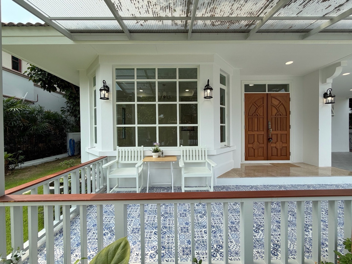 For SaleHouseKasetsart, Ratchayothin : Nantawan Watcharaphon - Phahonyothin ✨ Newly renovated entire house, white, clean, luxurious, ready to move in.