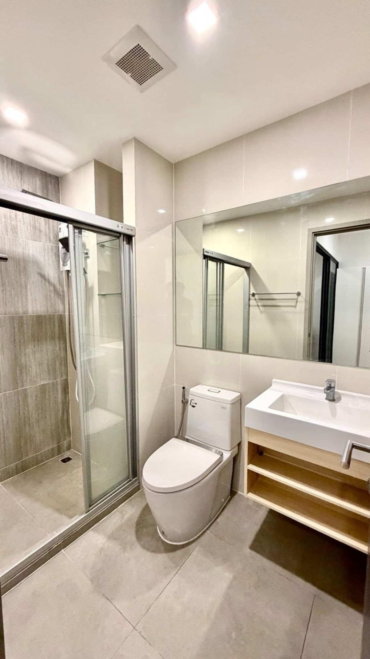 For RentCondoPattanakan, Srinakarin : For rent, beautiful room, ready to move in, next to the BTS.