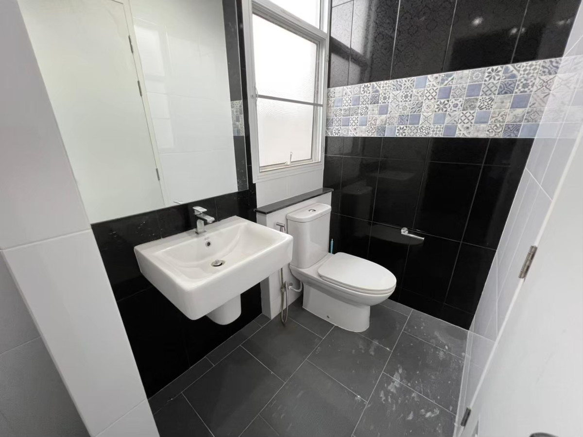 For RentTownhomePhutthamonthon, Salaya : Townhome for rent, decorated and ready to move in. Forre Village, Salaya (road behind Mahidol University and Rajamangala University of Technology Rattanakosin)