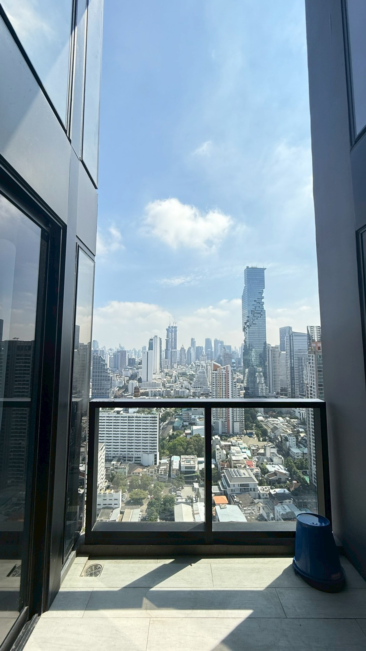 คอนโดสีลม ศาลาแดง บางรัก : 🌇 The Lofts Silom Duplex เพดานสูง Double Volume พร้อมแสงธรรมชาติสวยงาม