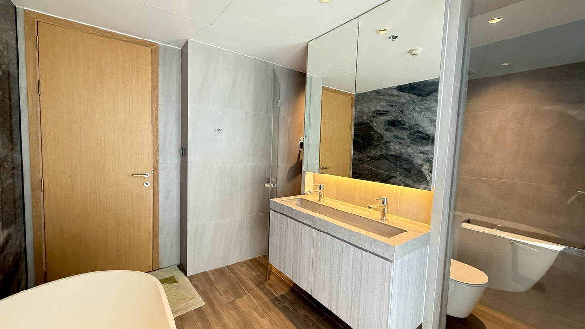 คอนโดสีลม ศาลาแดง บางรัก : 🌇 The Lofts Silom Duplex เพดานสูง Double Volume พร้อมแสงธรรมชาติสวยงาม