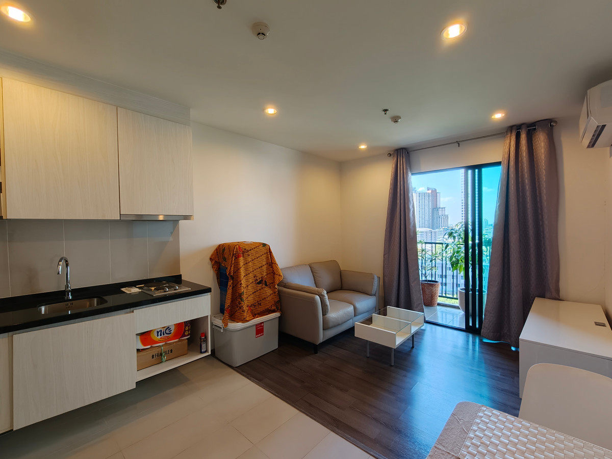 ขายคอนโดอ่อนนุช อุดมสุข : ห้องที่คุ้มค่าที่สุดที่จะซื้อที่ The Base Park East ห้อง Rare Item ใหญ่พิเศษมีเพียงชั้นละห้อง