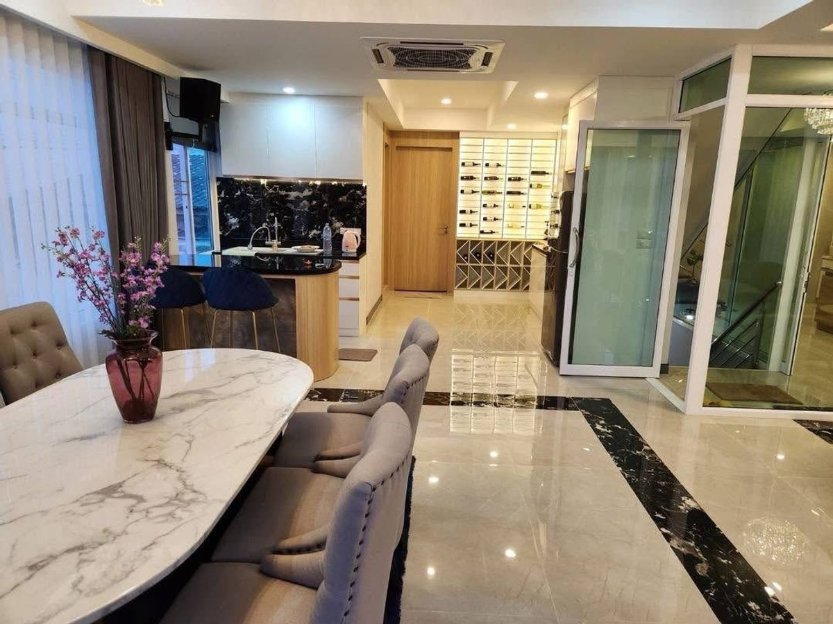 ขายพัทยา บางแสน ชลบุรี สัตหีบ : Pool Villa with 3 stories For Sale !!! South Pattaya 