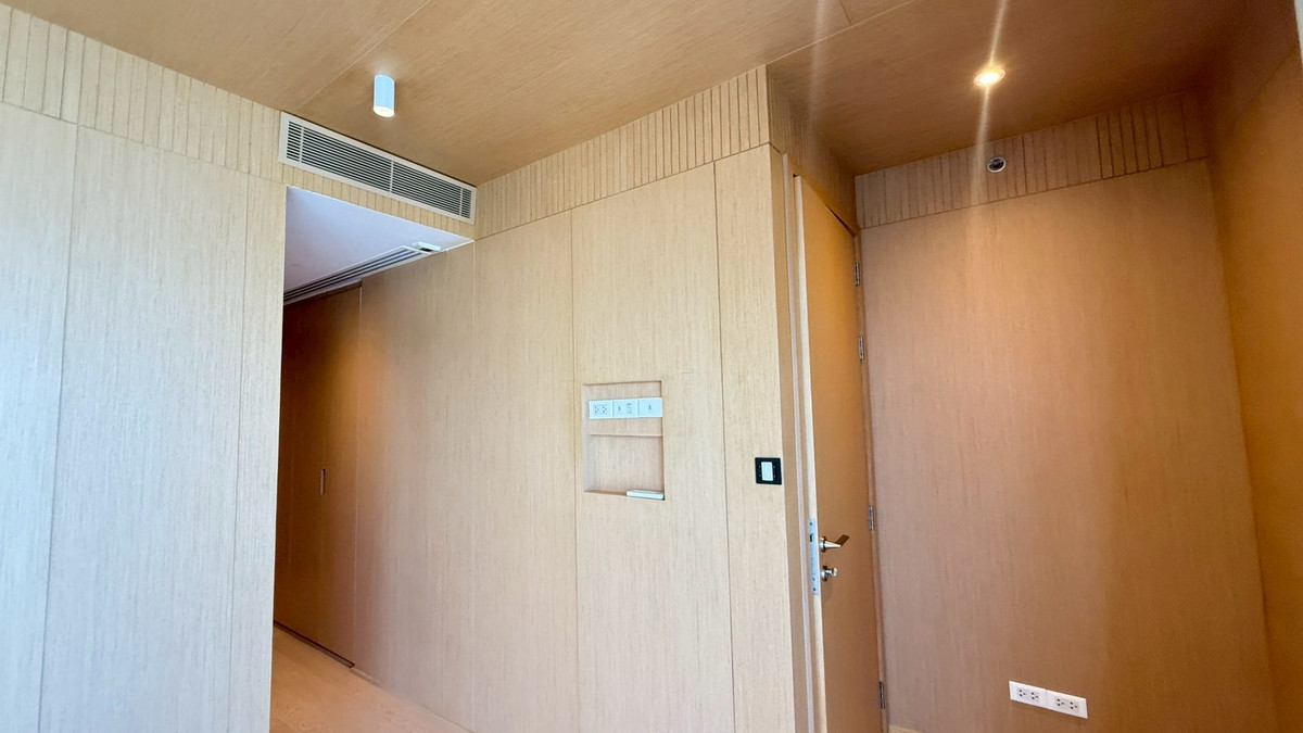 คอนโดสีลม ศาลาแดง บางรัก : 🌇 The Lofts Silom Duplex เพดานสูง Double Volume พร้อมแสงธรรมชาติสวยงาม