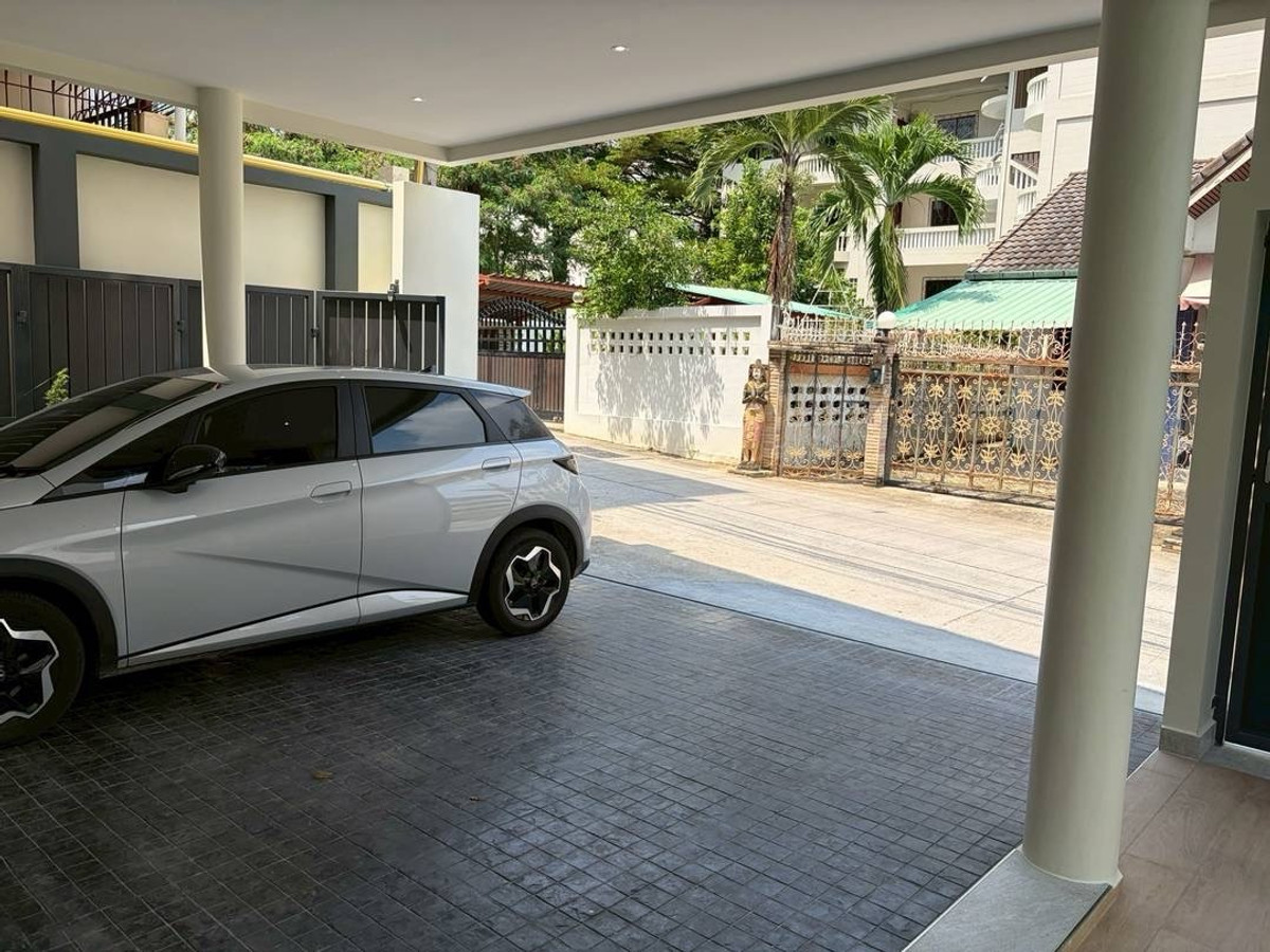 ขายพัทยา บางแสน ชลบุรี สัตหีบ : Modern Luxury Pool Villa @Thap Praya 