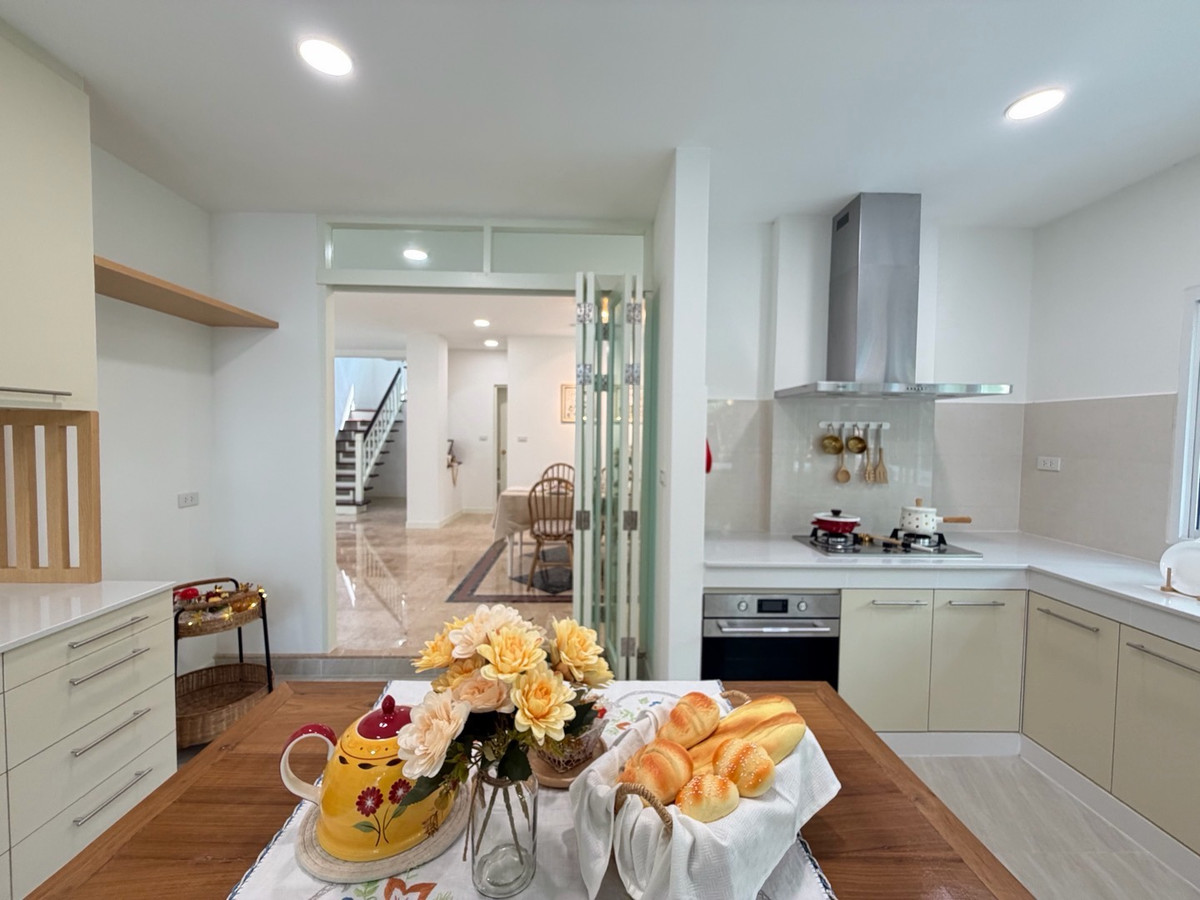 For SaleHouseKasetsart, Ratchayothin : Nantawan Watcharaphon - Phahonyothin ✨ Newly renovated entire house, white, clean, luxurious, ready to move in.