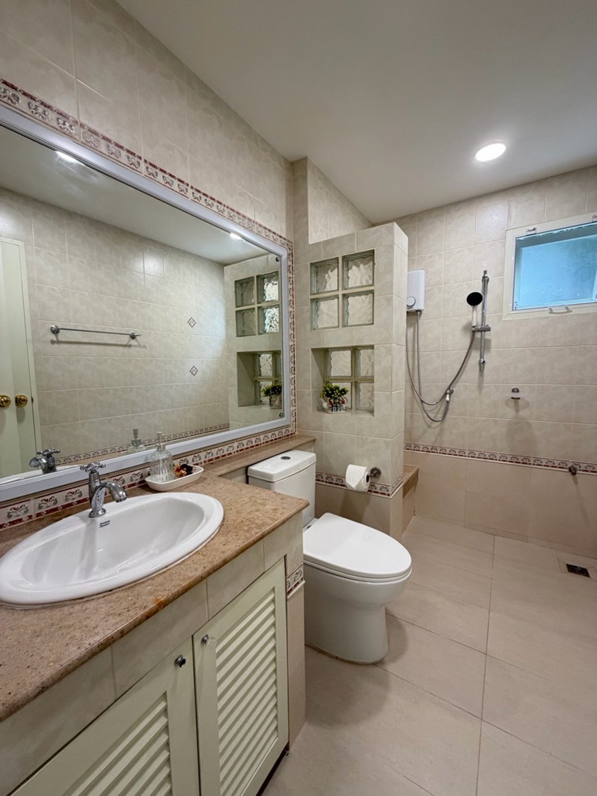 For SaleHouseKasetsart, Ratchayothin : Nantawan Watcharaphon - Phahonyothin ✨ Newly renovated entire house, white, clean, luxurious, ready to move in.