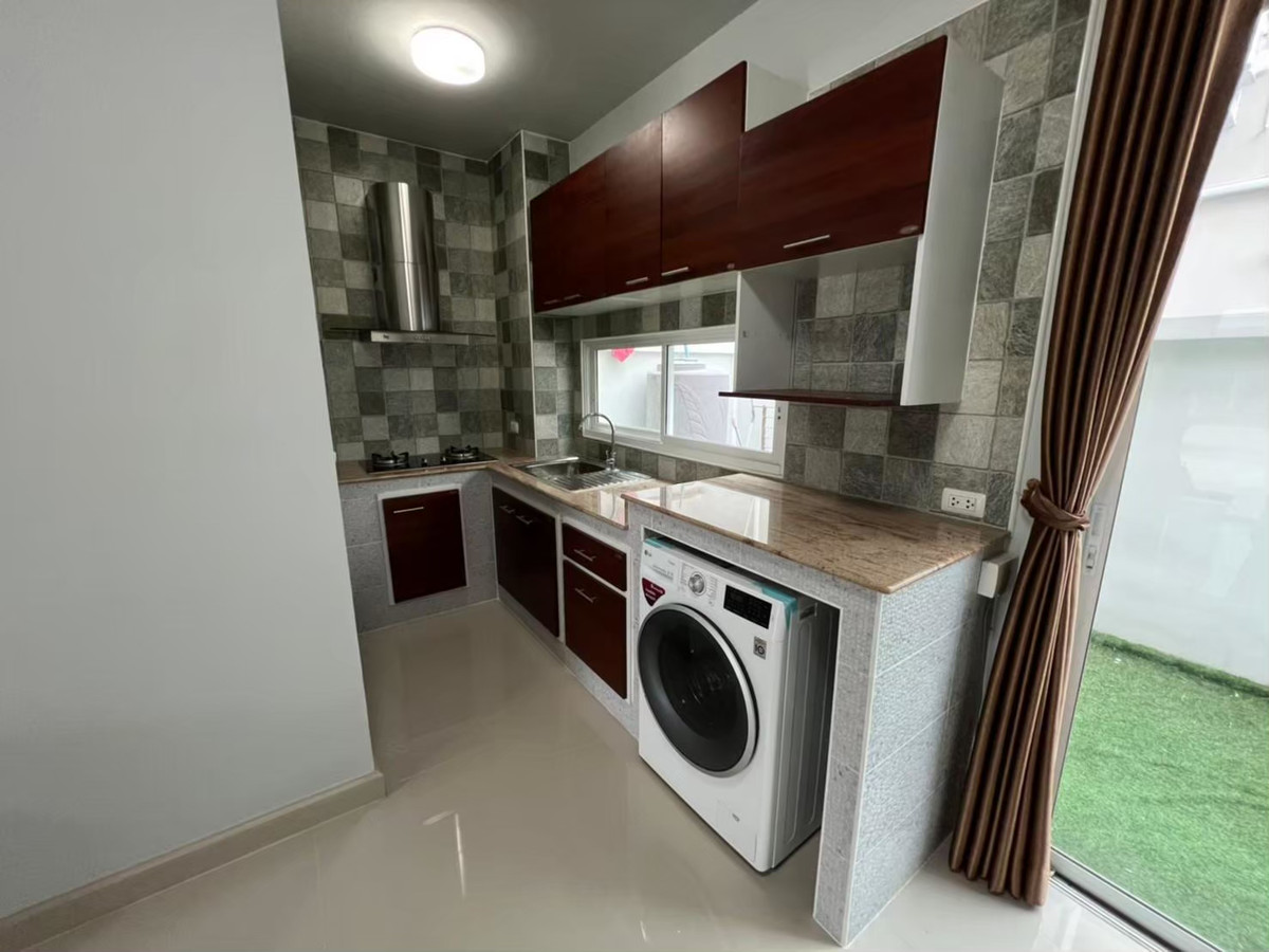 For RentTownhomePhutthamonthon, Salaya : Townhome for rent, decorated and ready to move in. Forre Village, Salaya (road behind Mahidol University and Rajamangala University of Technology Rattanakosin)