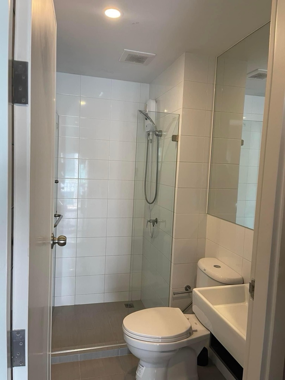 ให้เช่าคอนโดบางนา แบริ่ง ลาซาล : Notting Hill Sukhumvit 105 น็อตติ้งฮิลล์ สุขุมวิท 105 ใกล้รถไฟฟ้า เดินทางสะดวก เฟอร์นิเจอร์+เครื่องใช้ไฟฟ้าครบ พร้อมลากกระเป๋าเข้าอยู่ได้เลย