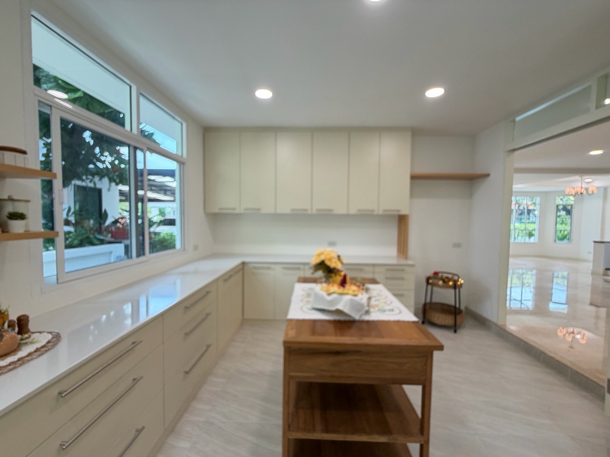 For SaleHouseKasetsart, Ratchayothin : Nantawan Watcharaphon - Phahonyothin ✨ Newly renovated entire house, white, clean, luxurious, ready to move in.
