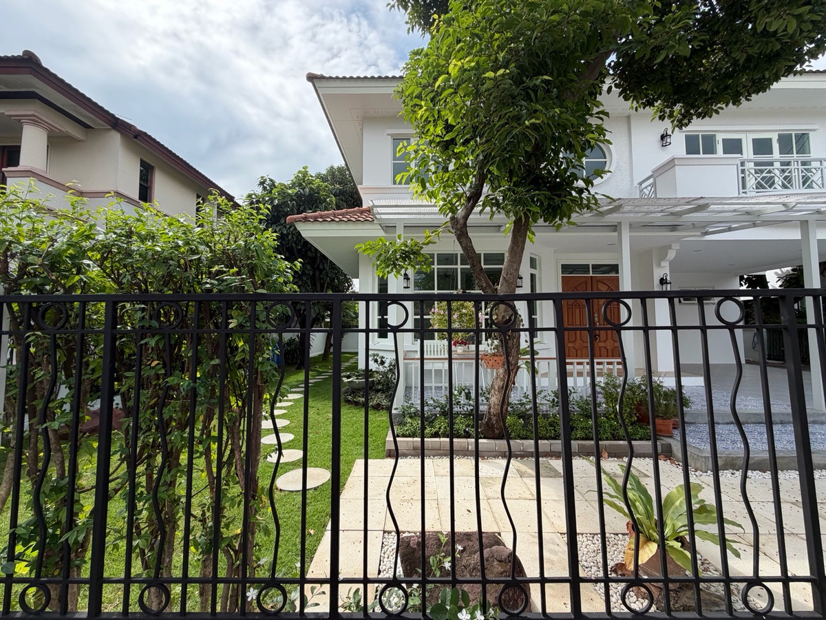 For SaleHouseKasetsart, Ratchayothin : Nantawan Watcharaphon - Phahonyothin ✨ Newly renovated entire house, white, clean, luxurious, ready to move in.