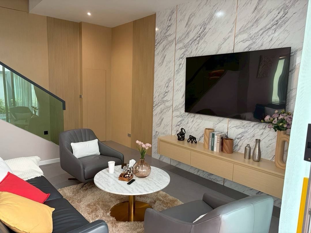 ขายพัทยา บางแสน ชลบุรี สัตหีบ : Modern Luxury Pool Villa @Thap Praya 