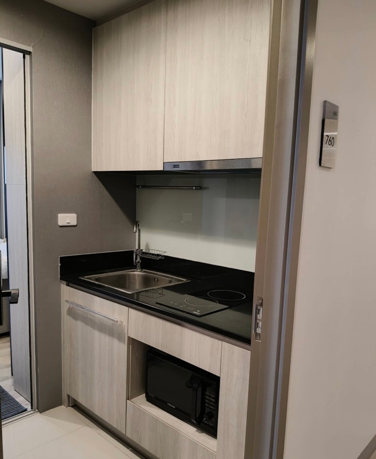 For RentCondoRamkhamhaeng, Hua Mak : For rent Niche Mono Ramkhamhaeng, beautiful, cheap, ready to move in, near MRT Lam Sali Intersection, if interested contact Line @841qqlnr