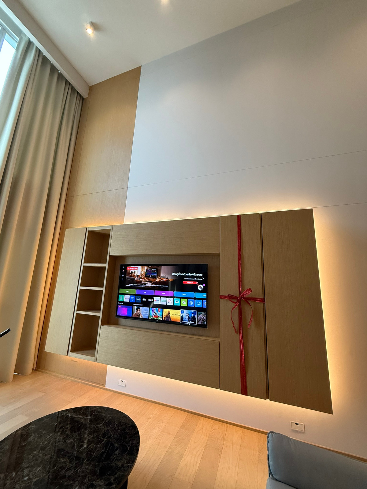 คอนโดสีลม ศาลาแดง บางรัก : 🌇 The Lofts Silom Duplex เพดานสูง Double Volume พร้อมแสงธรรมชาติสวยงาม