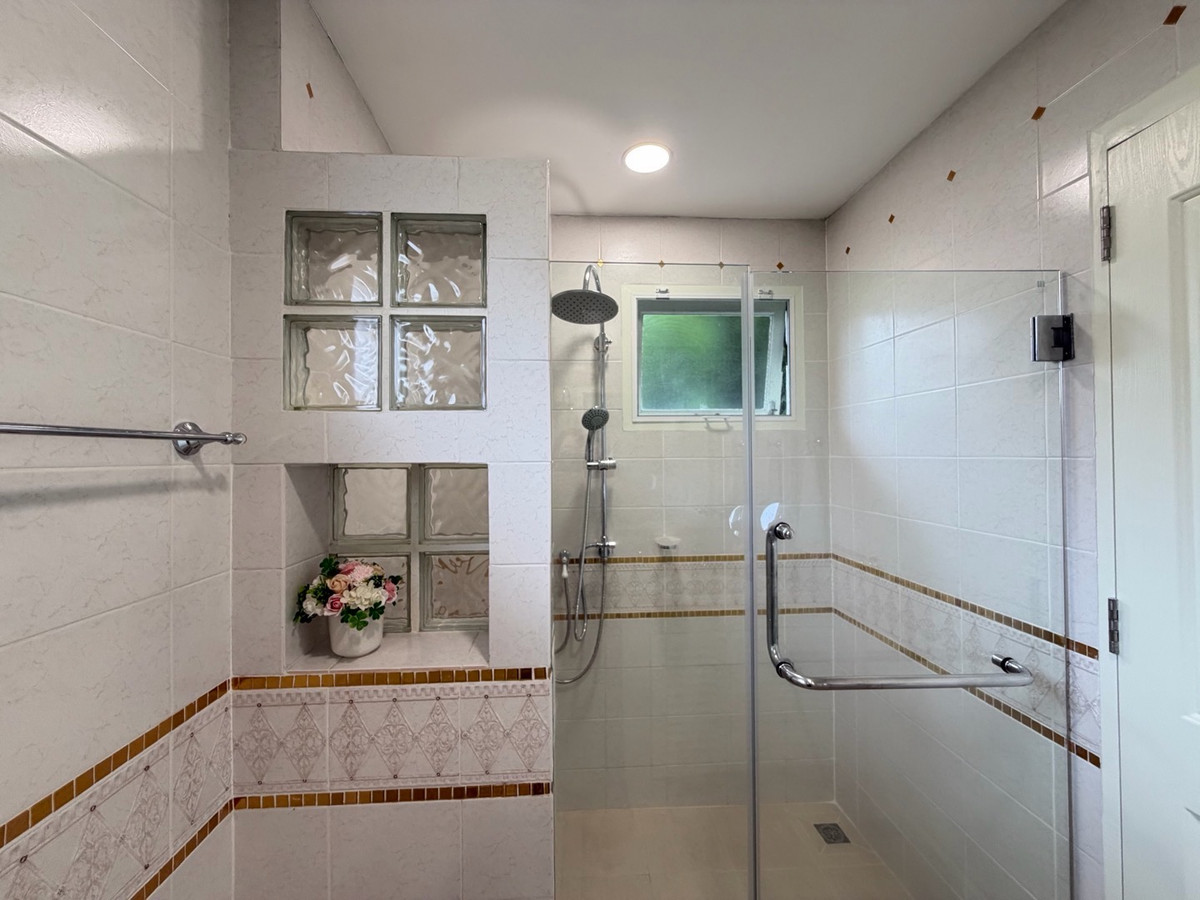 For SaleHouseKasetsart, Ratchayothin : Nantawan Watcharaphon - Phahonyothin ✨ Newly renovated entire house, white, clean, luxurious, ready to move in.