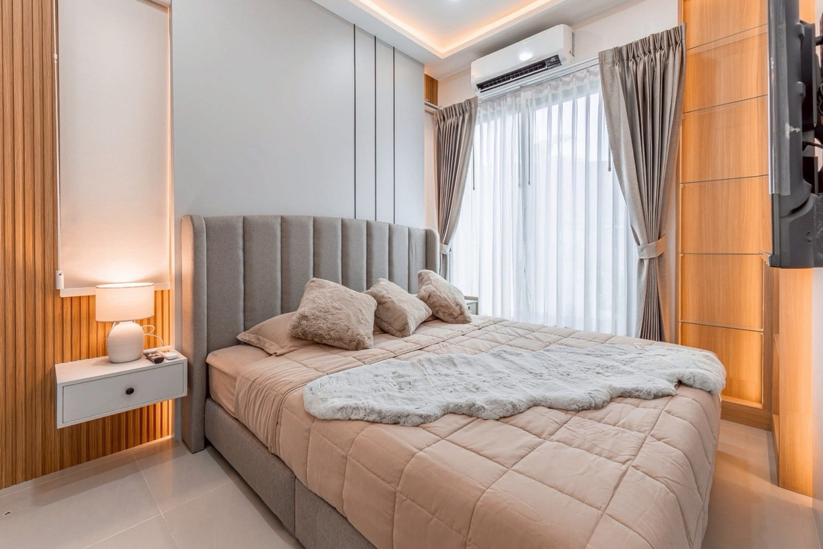 ขายพัทยา บางแสน ชลบุรี สัตหีบ : บ้านเดี่ยว ชั้นเดียว พร้อมสระว่ายน้ำ รวมเฟอร์นิเจอร์เครื่องใช้ไฟฟ้าแต่งครบ 