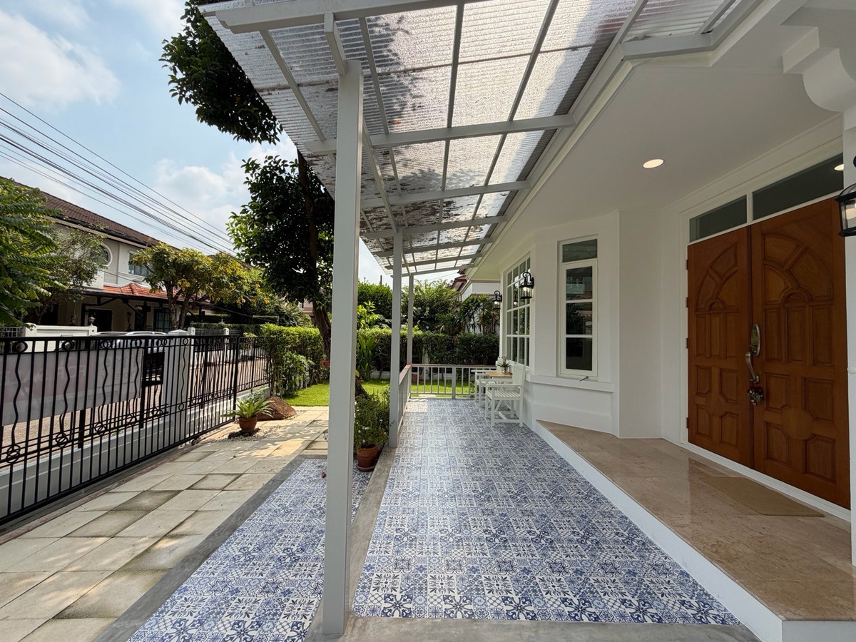 For SaleHouseKasetsart, Ratchayothin : Nantawan Watcharaphon - Phahonyothin ✨ Newly renovated entire house, white, clean, luxurious, ready to move in.