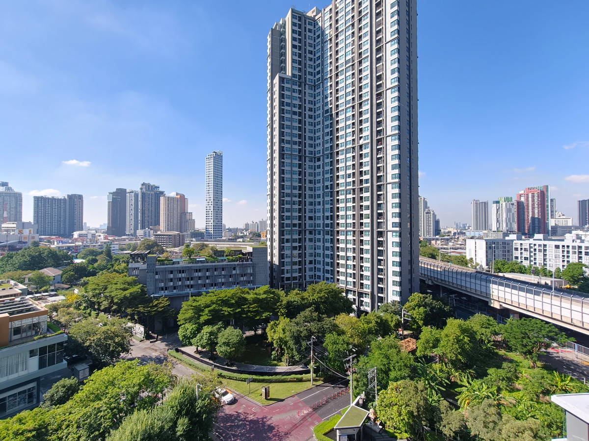 ขายคอนโดอ่อนนุช อุดมสุข : ห้องที่คุ้มค่าที่สุดที่จะซื้อที่ The Base Park East ห้อง Rare Item ใหญ่พิเศษมีเพียงชั้นละห้อง