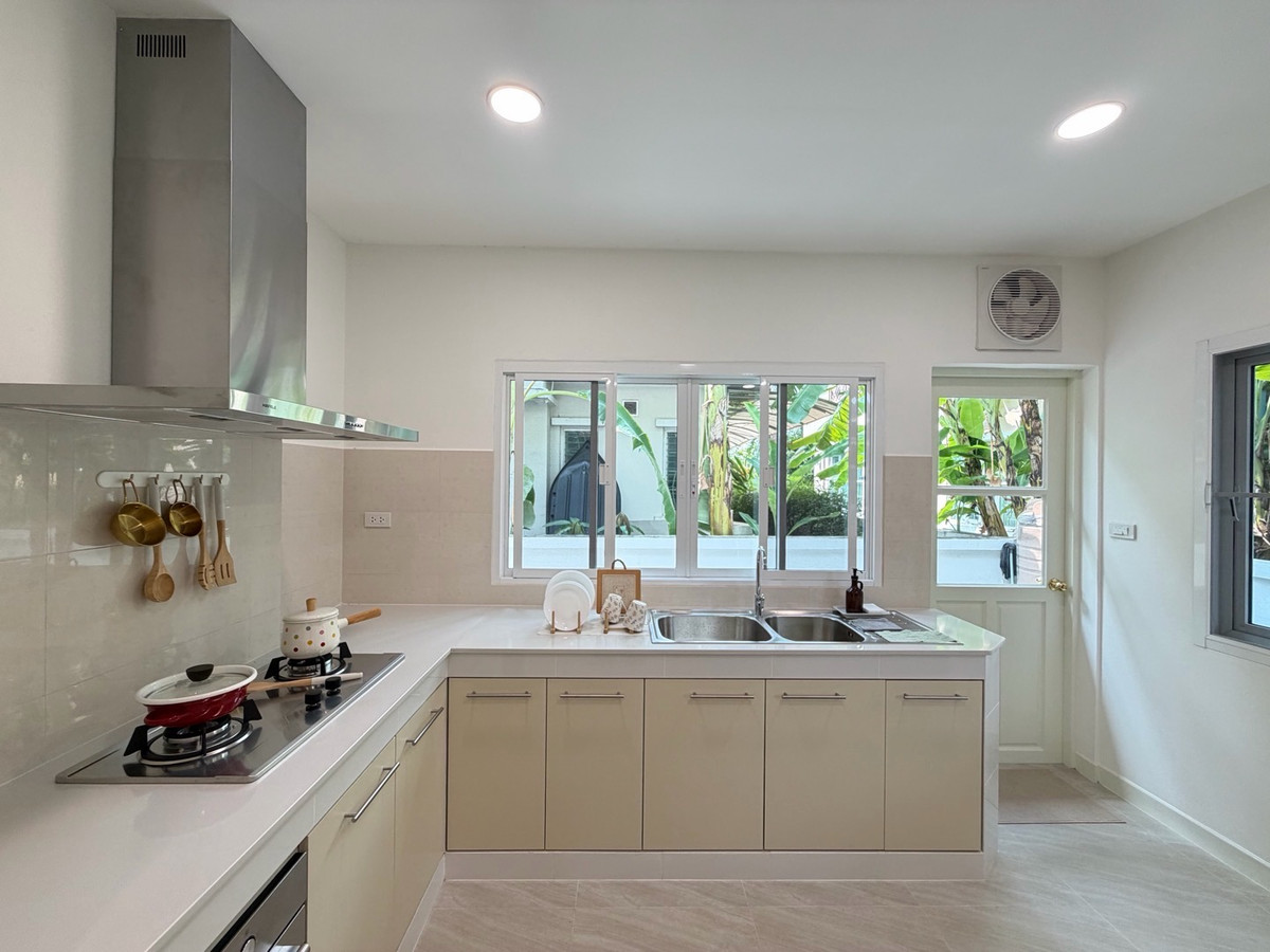 For SaleHouseKasetsart, Ratchayothin : Nantawan Watcharaphon - Phahonyothin ✨ Newly renovated entire house, white, clean, luxurious, ready to move in.