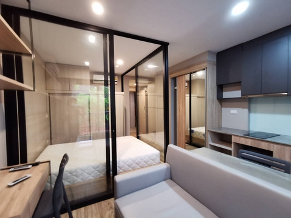 For RentCondoRatchadapisek, Huaikwang, Suttisan : Condo for rent Blossom Sathorn Charoenrat, size 30 sq m, near BTS Surasak.