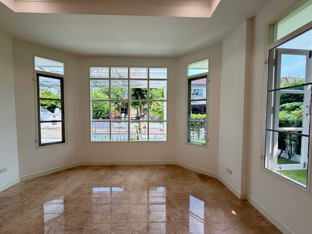 For SaleHouseKasetsart, Ratchayothin : Nantawan Watcharaphon - Phahonyothin ✨ Newly renovated entire house, white, clean, luxurious, ready to move in.