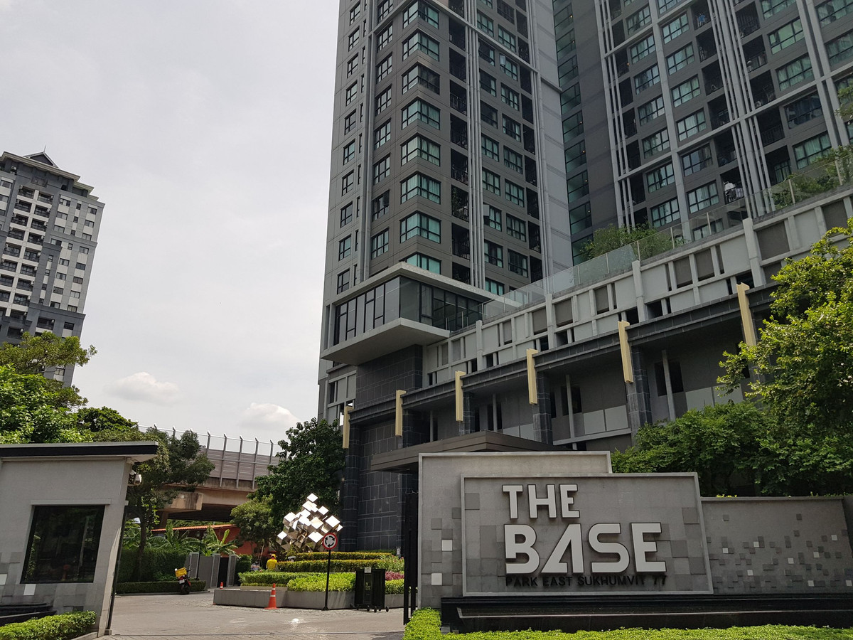 ขายคอนโดอ่อนนุช อุดมสุข : ห้องที่คุ้มค่าที่สุดที่จะซื้อที่ The Base Park East ห้อง Rare Item ใหญ่พิเศษมีเพียงชั้นละห้อง