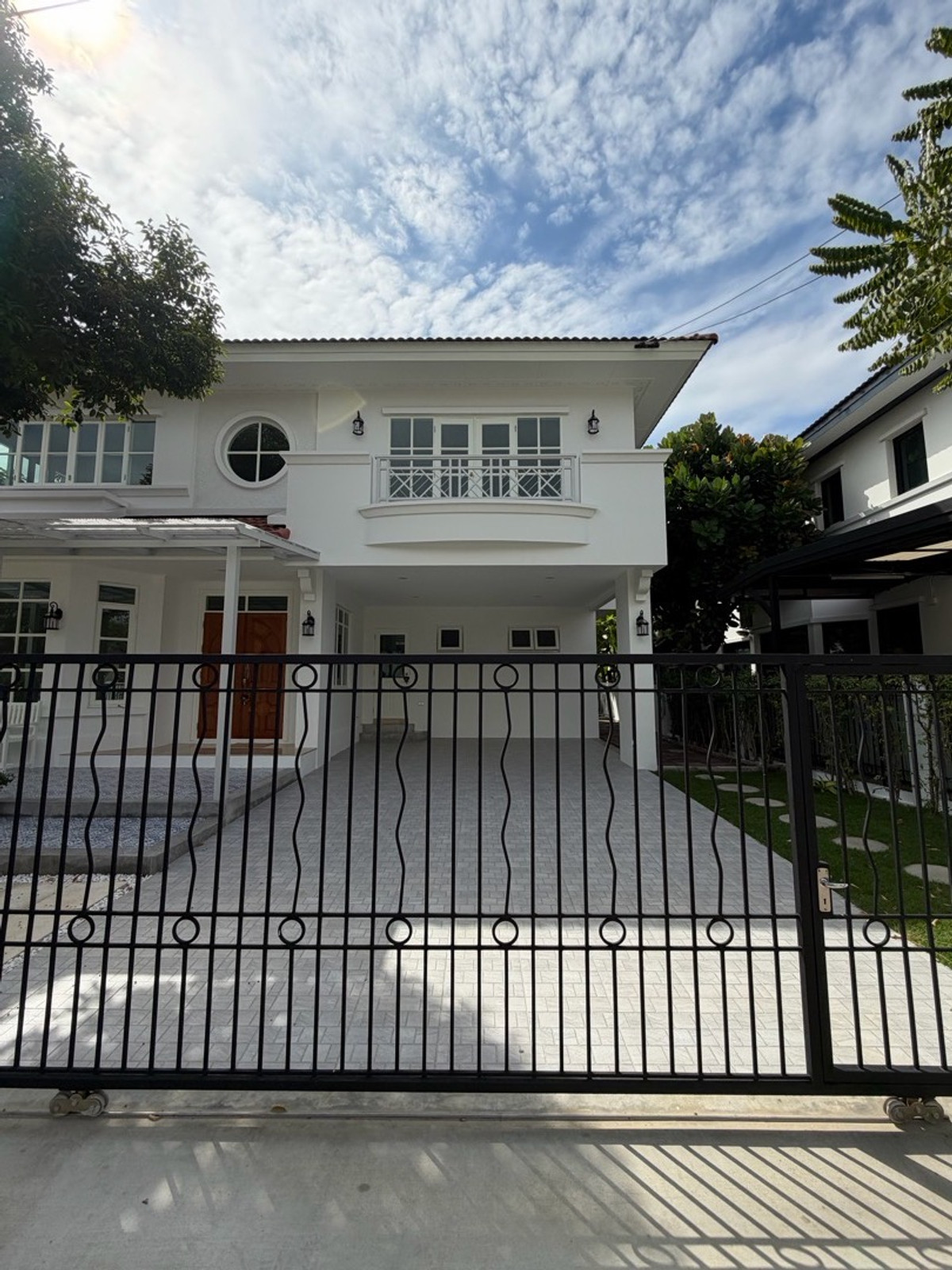 For SaleHouseKasetsart, Ratchayothin : Nantawan Watcharaphon - Phahonyothin ✨ Newly renovated entire house, white, clean, luxurious, ready to move in.