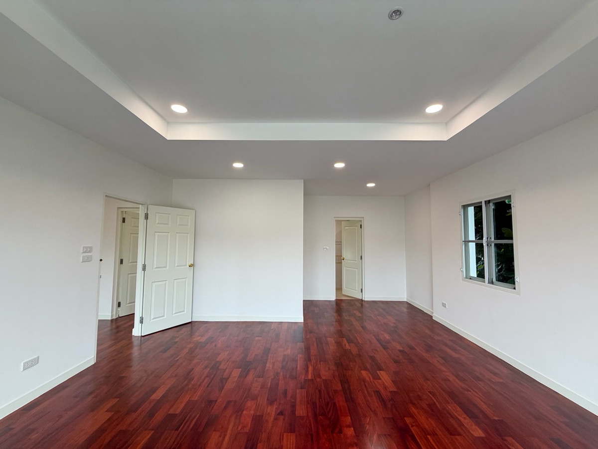 For SaleHouseKasetsart, Ratchayothin : Nantawan Watcharaphon - Phahonyothin ✨ Newly renovated entire house, white, clean, luxurious, ready to move in.