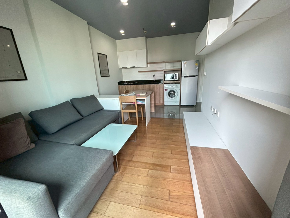 ให้เช่าคอนโดอ่อนนุช อุดมสุข : คอนโด Block 77 ห้อง 40 ตร.ม. พร้อมประตูปิดแยกห้องเป็นสัดส่วน | วิวสระ | 16,900.-