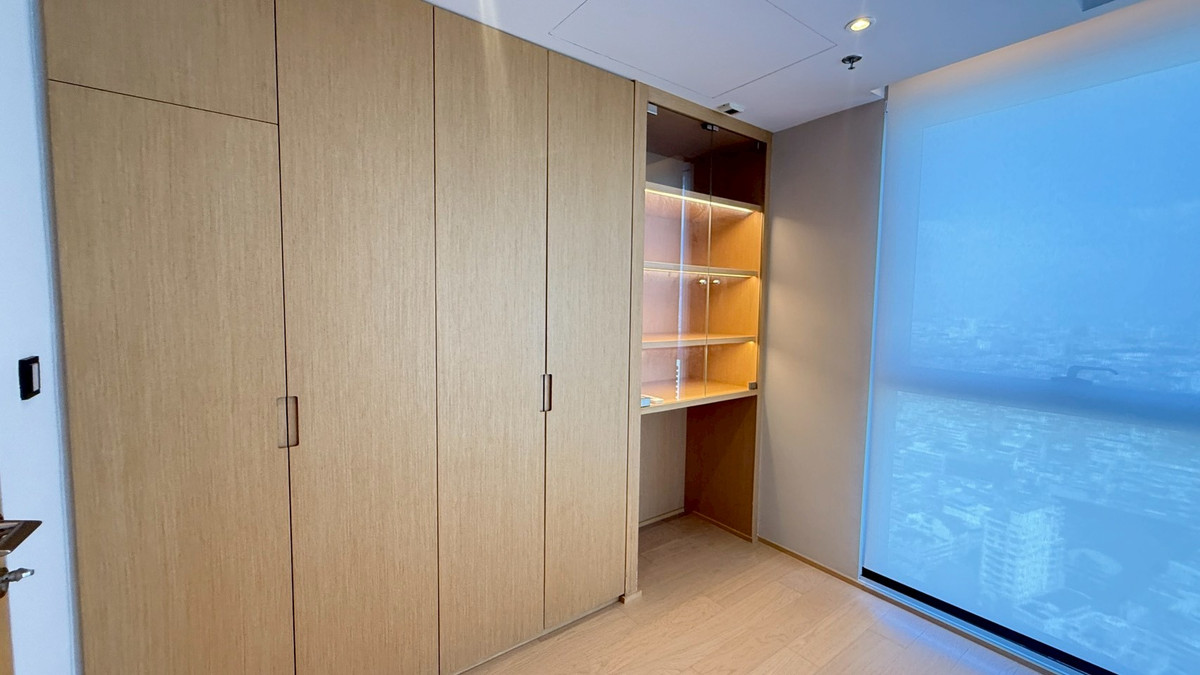 คอนโดสีลม ศาลาแดง บางรัก : 🌇 The Lofts Silom Duplex เพดานสูง Double Volume พร้อมแสงธรรมชาติสวยงาม