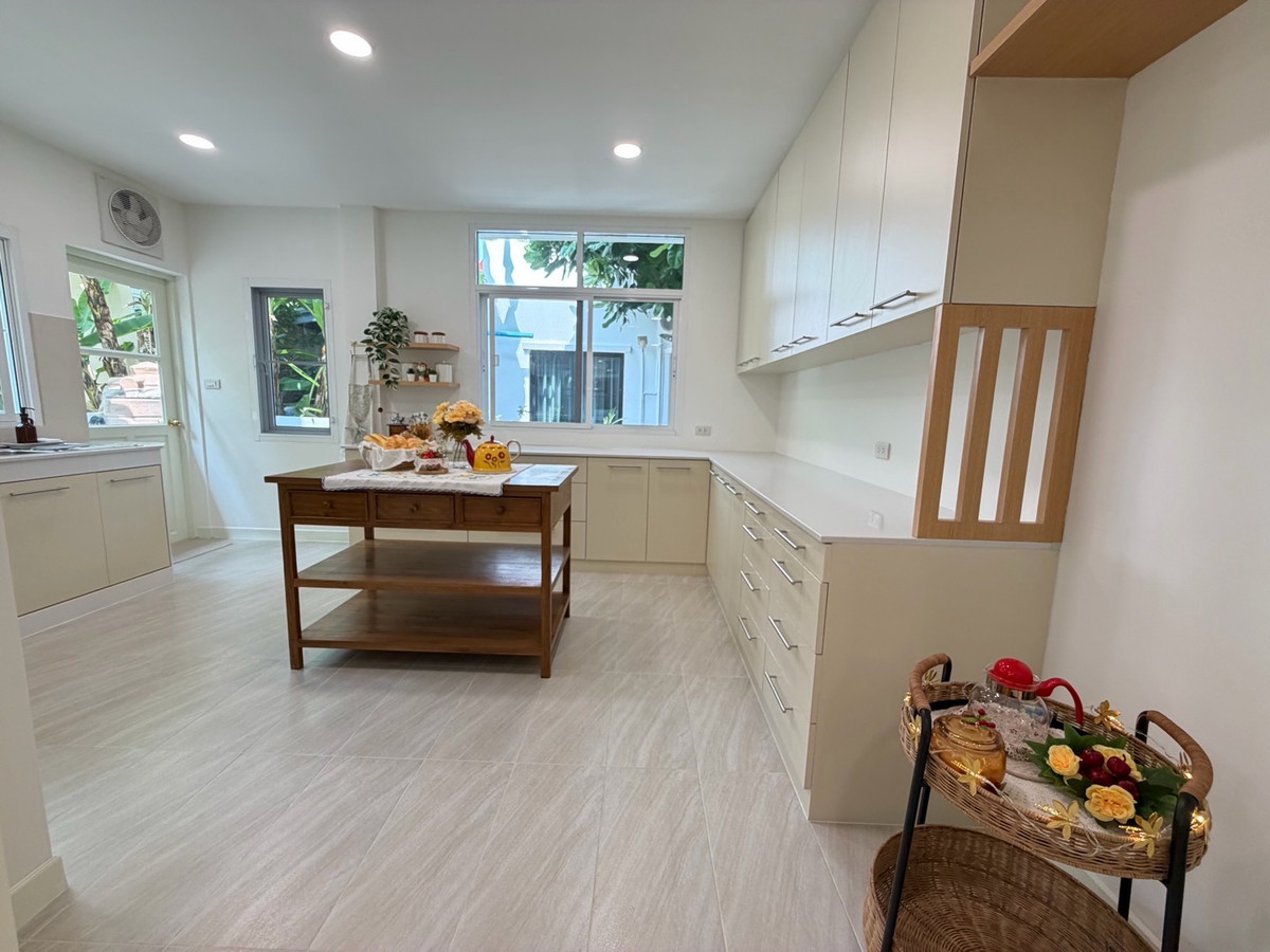 For SaleHouseKasetsart, Ratchayothin : Nantawan Watcharaphon - Phahonyothin ✨ Newly renovated entire house, white, clean, luxurious, ready to move in.
