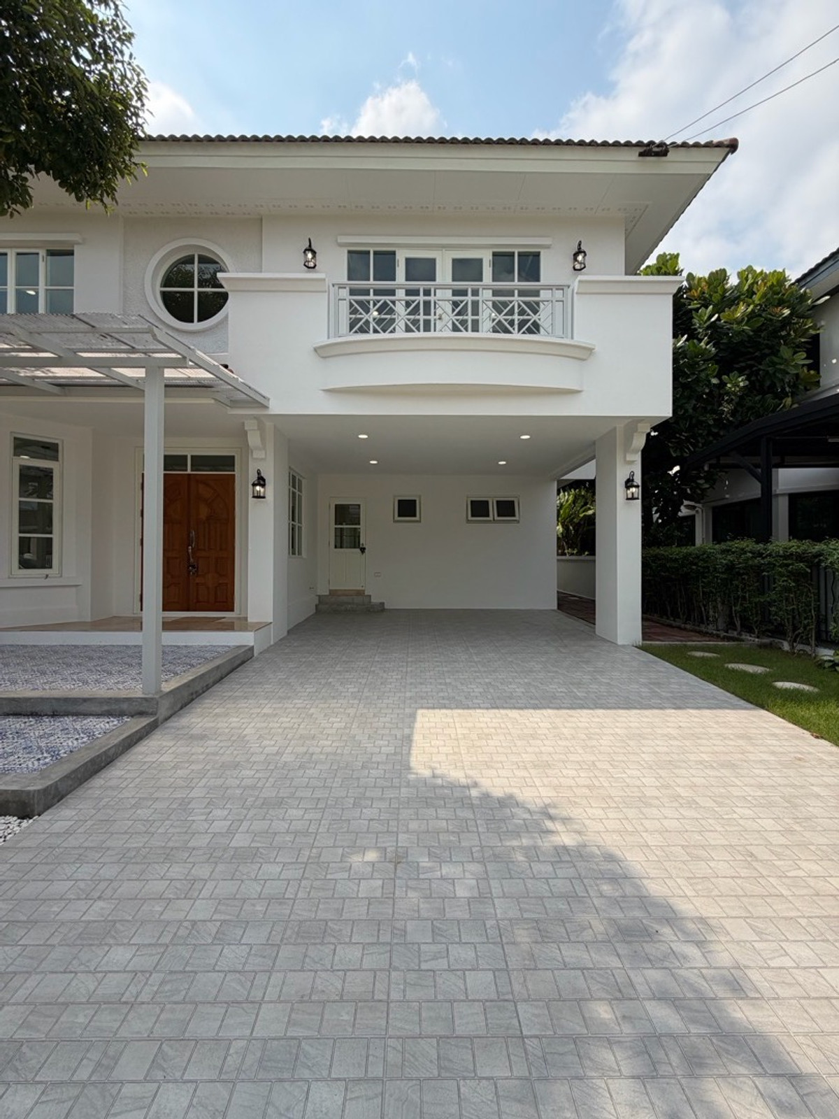 For SaleHouseKasetsart, Ratchayothin : Nantawan Watcharaphon - Phahonyothin ✨ Newly renovated entire house, white, clean, luxurious, ready to move in.