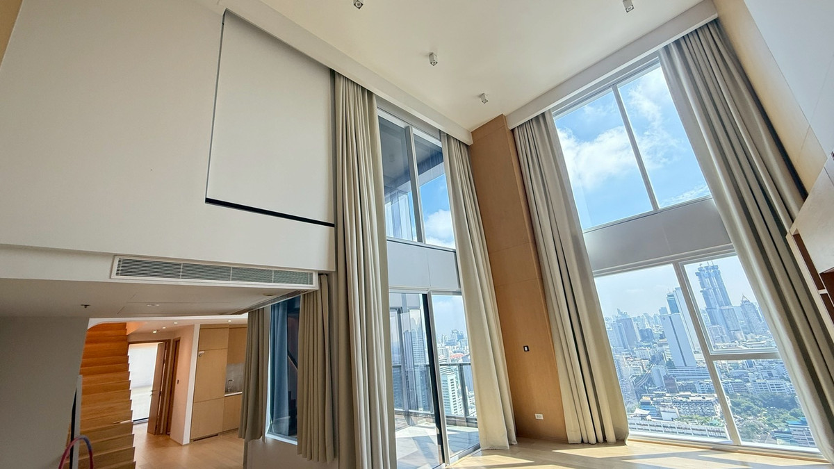 คอนโดสีลม ศาลาแดง บางรัก : 🌇 The Lofts Silom Duplex เพดานสูง Double Volume พร้อมแสงธรรมชาติสวยงาม