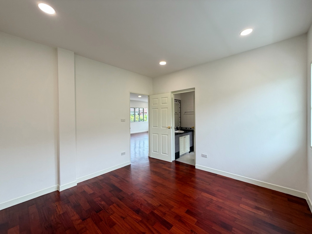 For SaleHouseKasetsart, Ratchayothin : Nantawan Watcharaphon - Phahonyothin ✨ Newly renovated entire house, white, clean, luxurious, ready to move in.