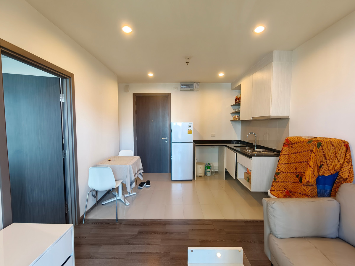 ขายคอนโดอ่อนนุช อุดมสุข : ห้องที่คุ้มค่าที่สุดที่จะซื้อที่ The Base Park East ห้อง Rare Item ใหญ่พิเศษมีเพียงชั้นละห้อง