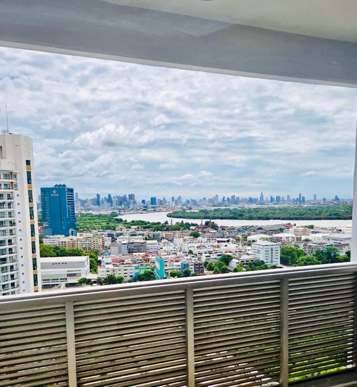 ขายคอนโดพระราม 3 สาธุประดิษฐ์ : ขายคอนโดวิวแม่น้ำติดโลตัสพระราม3 ตรงข้ามเซ็นทรัล 3นอน โมเดิร์นโฮมทาวเวอร์ 137 ตร.ม