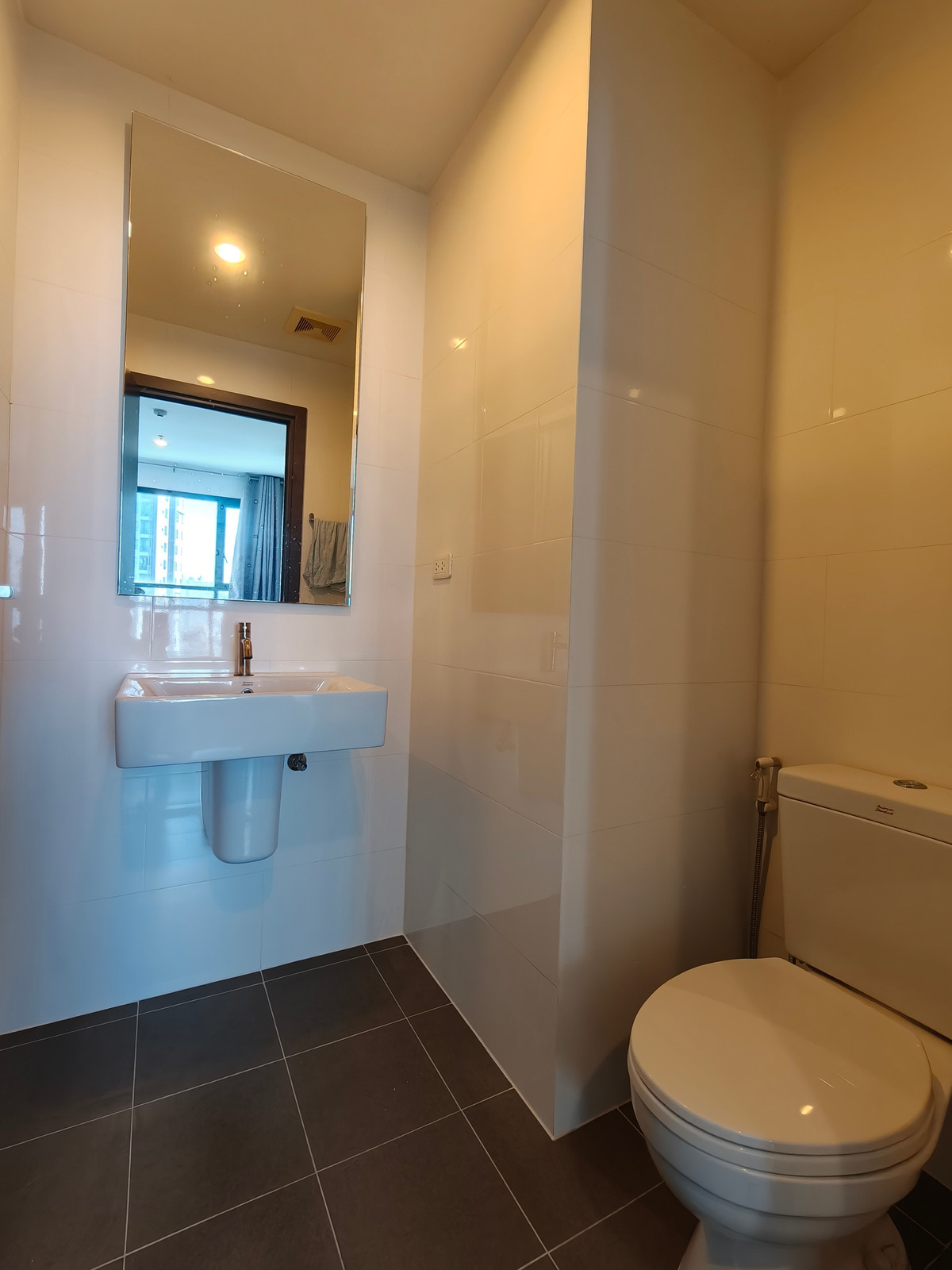 ขายคอนโดอ่อนนุช อุดมสุข : ห้องที่คุ้มค่าที่สุดที่จะซื้อที่ The Base Park East ห้อง Rare Item ใหญ่พิเศษมีเพียงชั้นละห้อง