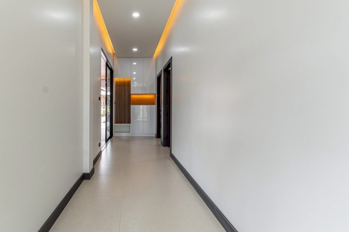 ขายพัทยา บางแสน ชลบุรี สัตหีบ : บ้านเดี่ยว ชั้นเดียว พร้อมสระว่ายน้ำ รวมเฟอร์นิเจอร์เครื่องใช้ไฟฟ้าแต่งครบ 